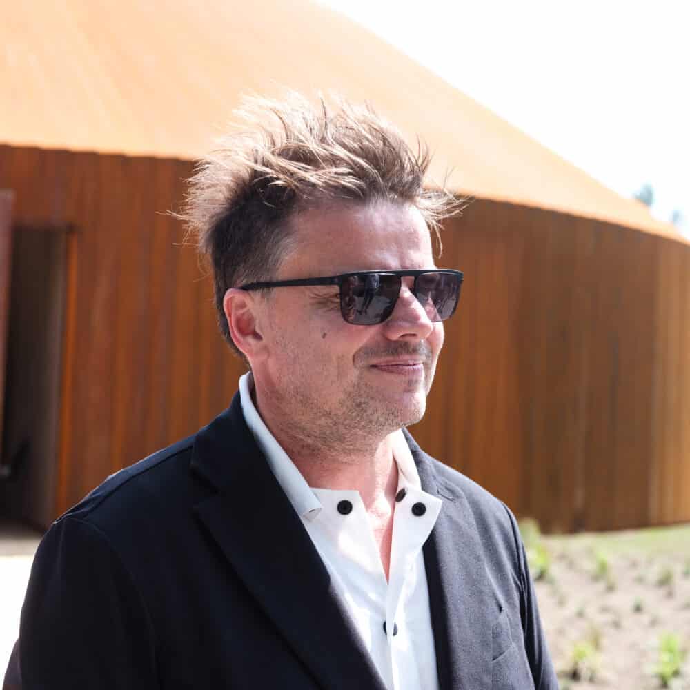 Arkitekt Bjarke Ingels ankommer til indvielsen